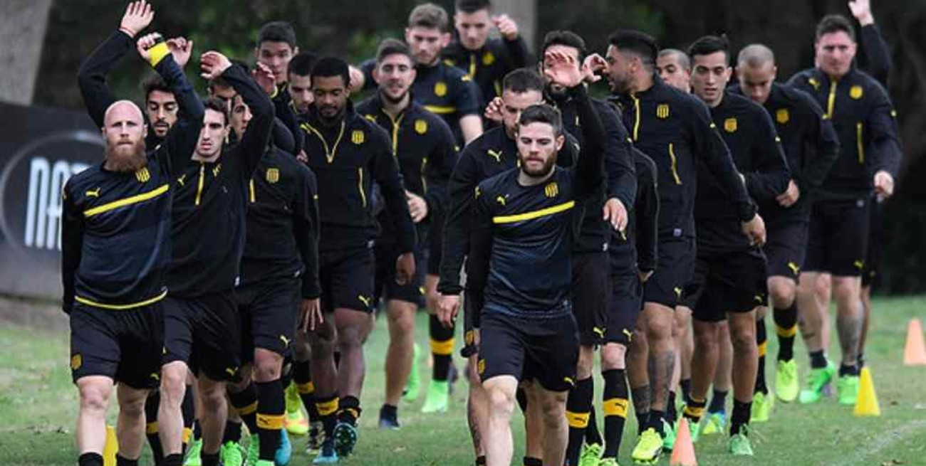 Peñarol y Nacional regresan a las prácticas en Uruguay