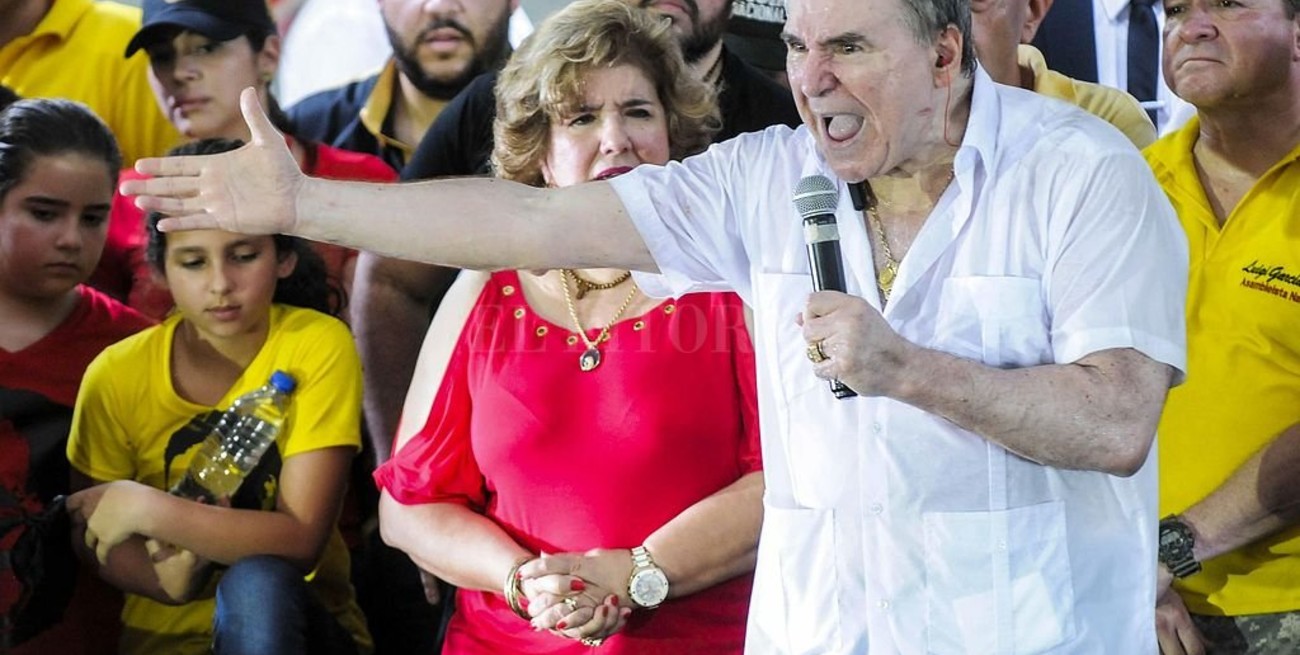 Ecuador: el expresidente Bucaram quedó lejos de una banca y deberá volver al arresto domiciliario