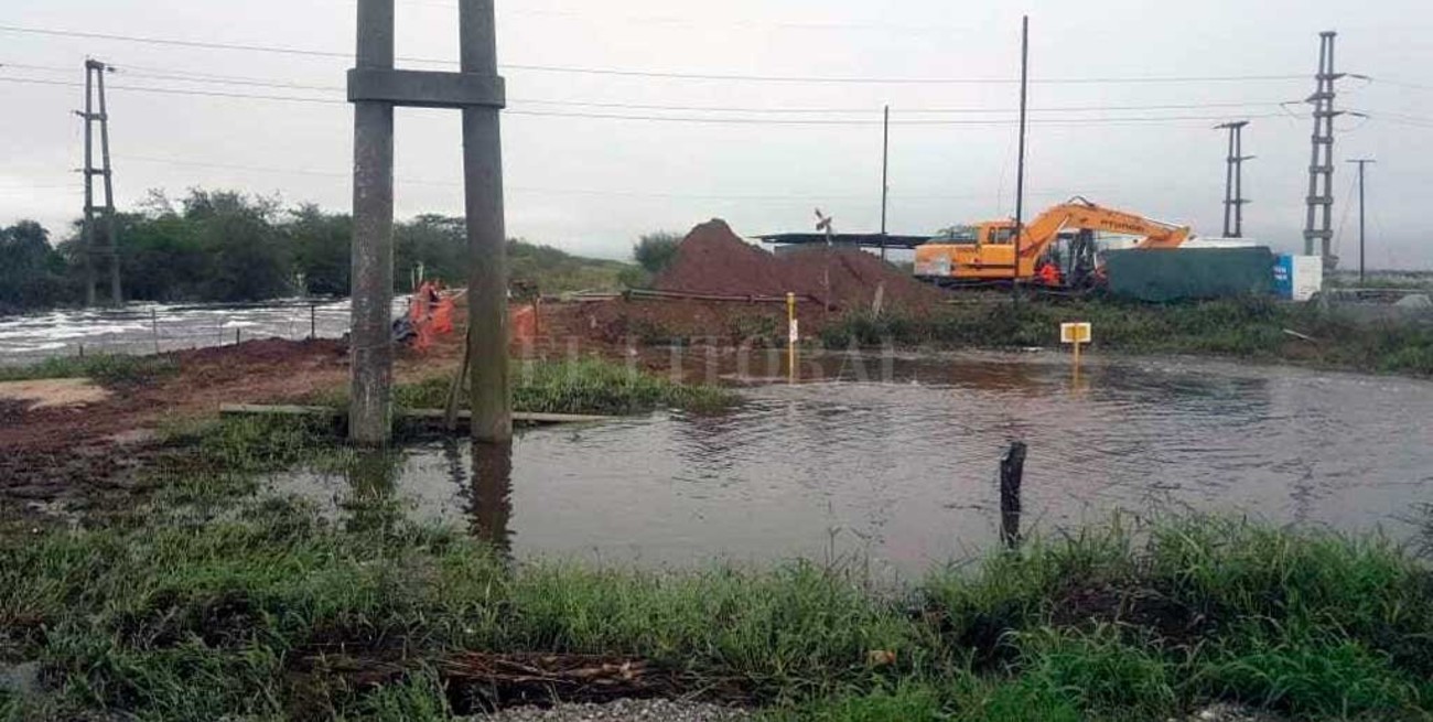 Lluvias en Gálvez: Vialidad monitorea la Ruta 80 y espera que drene el agua