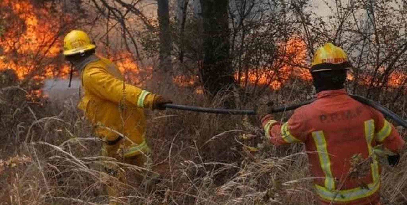 Córdoba: sigue activo un foco de incendio en el Valle de Punilla