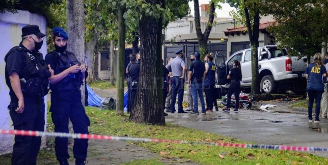 Un automovilista persiguió, atropelló y mató a dos motociclistas que le habían robado