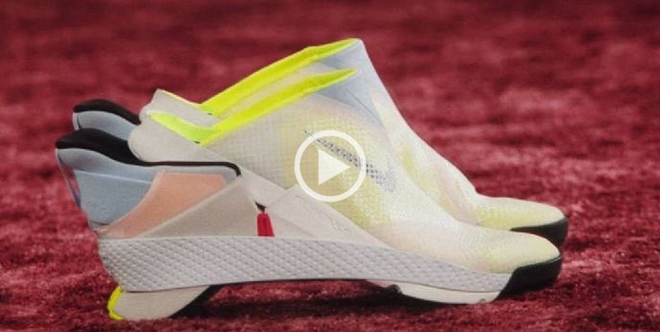 Nike lanza un sistema de zapatillas para calzarlas "sin tocar"