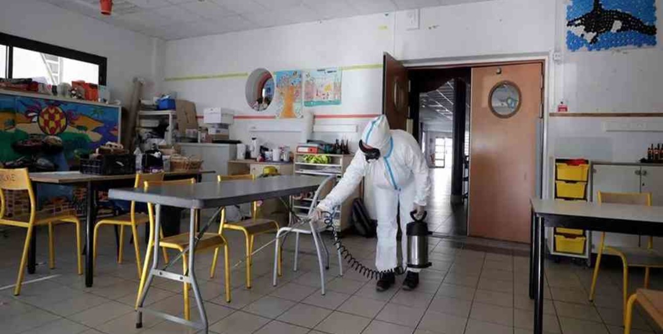 Francia: cierran 70 escuelas por detección de casos de Covid-19