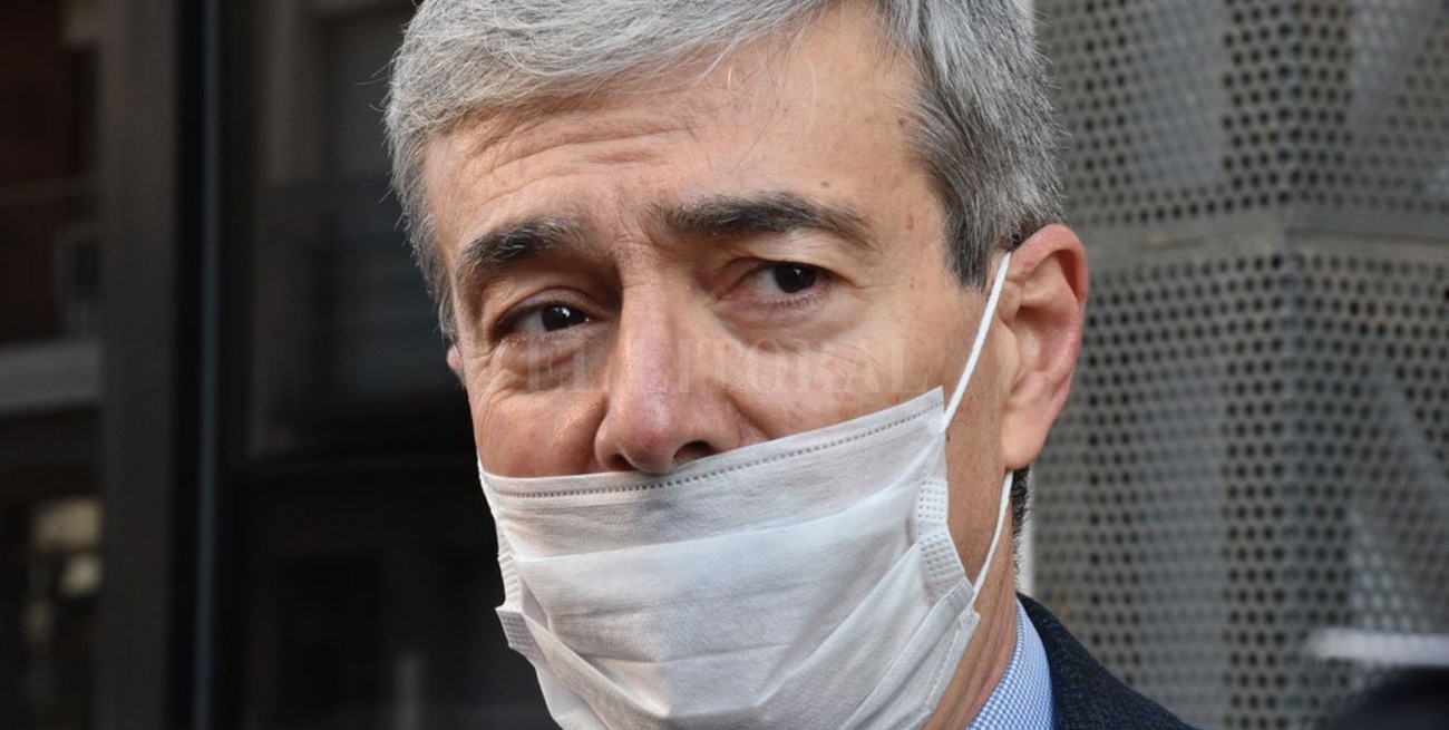 Senadores del PJ y el ministro Agosto discuten cambios en el Presupuesto 