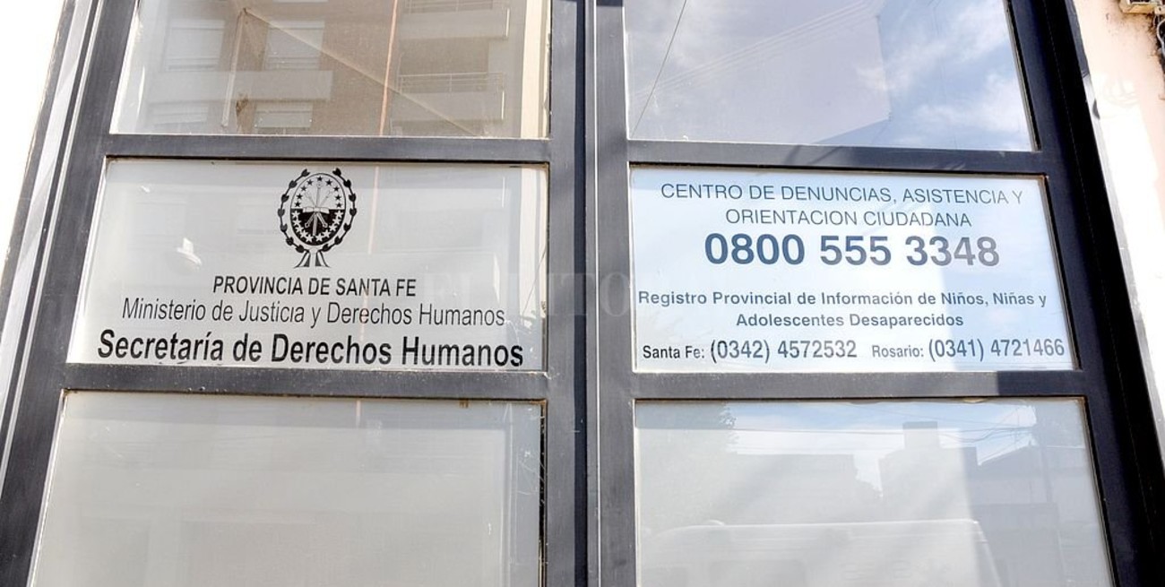 Buscan a la mamá de dos hermanitos abandonados