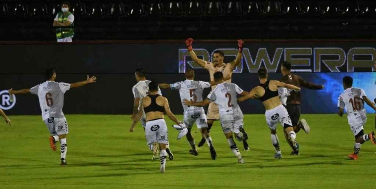 Platense es de primera: venció a Estudiantes de Río Cuarto en los penales tras empatar 1 a 1 