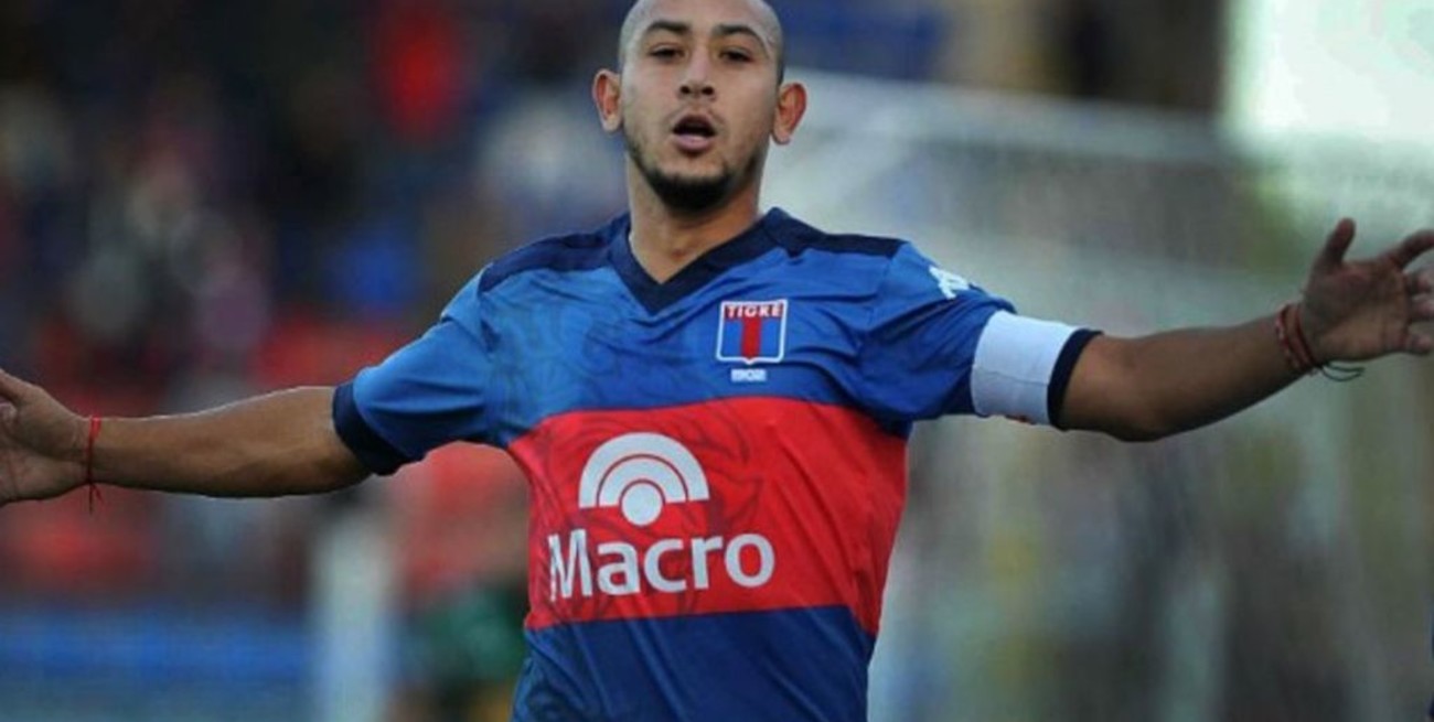 Más de mil personas se congregan en un banderazo por el "Chino" Luna