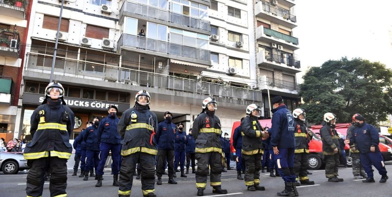 Policías y Bomberos homenajearon a los fallecidos en el incendio de Villa Crespo