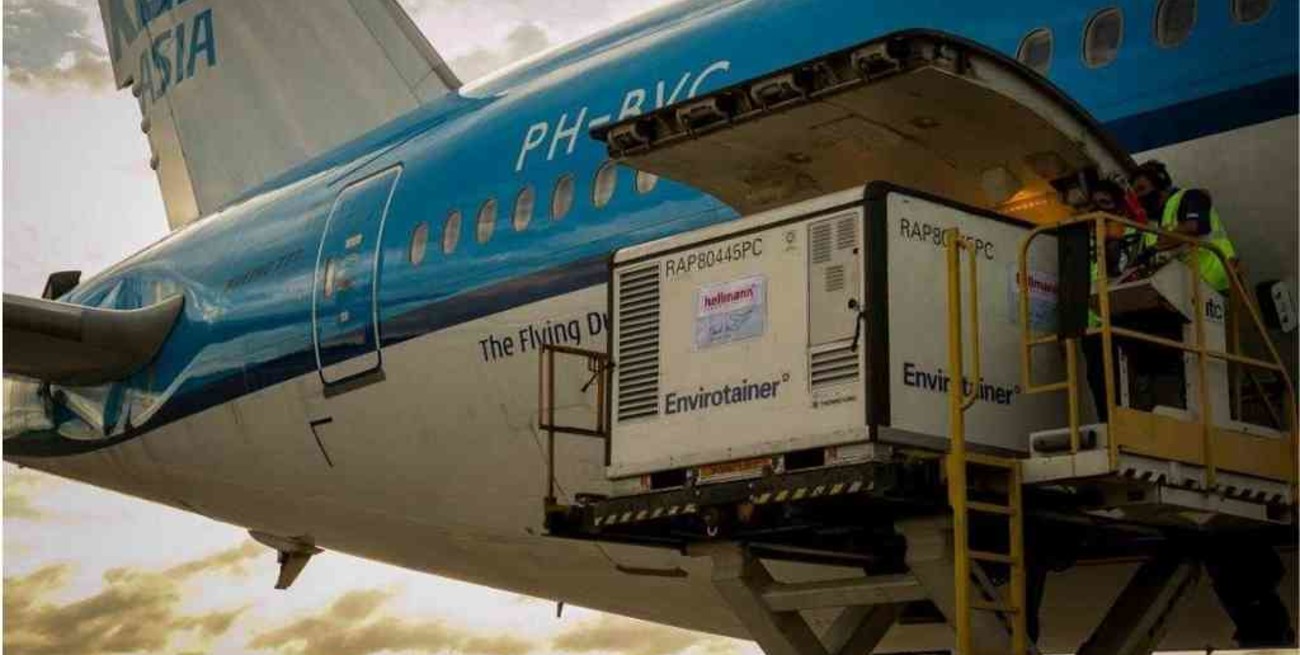 Siguen llegando vacunas: se completó el lote de 1.000.000 de dosis de Sinopharm