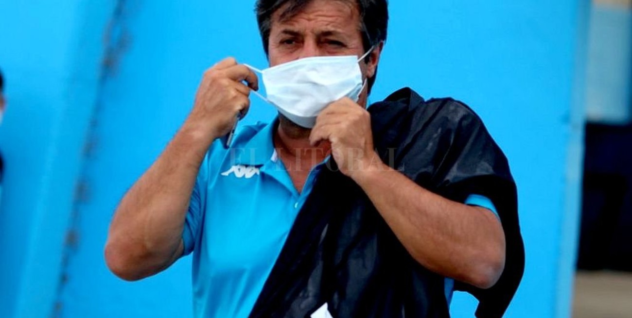 Caruso Lombardi renuncia como DT de Belgrano por su enfrentamiento con el presidente de AFA