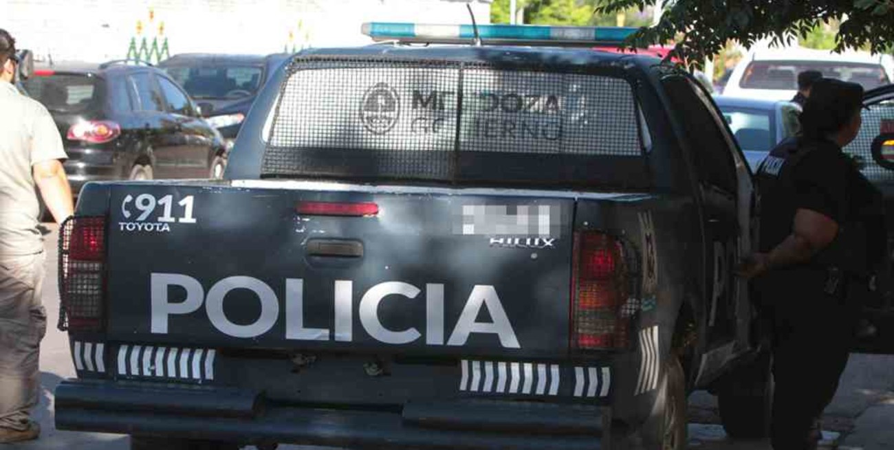 Mendoza: se robaron un móvil policial mientras efectuaban un operativo
