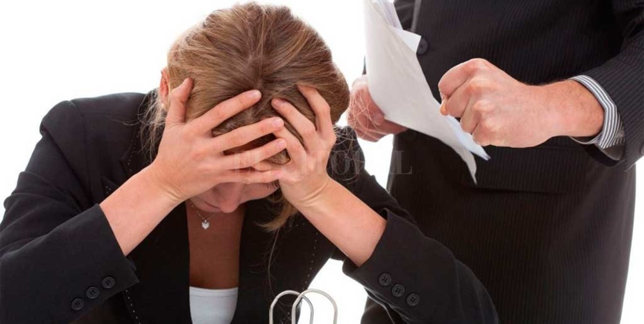 Violencia laboral: mayoría de víctimas mujeres, menor rango y poca antigüedad en el empleo