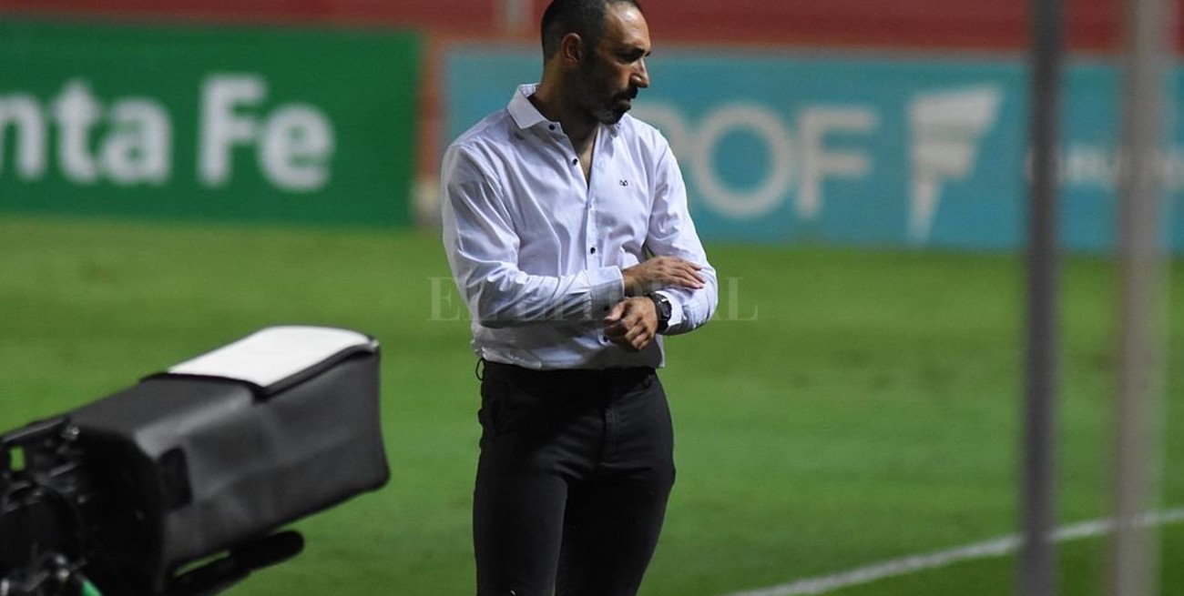 Azconzábal: "Parece que molesta que lleguemos muchas veces y marquemos dos goles"