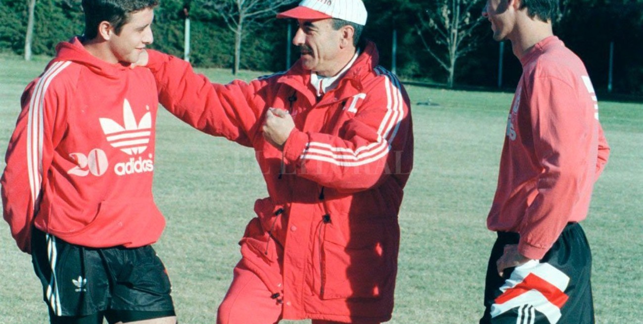 "Me echaron y casi me meto otra vez para que no pateen un córner"