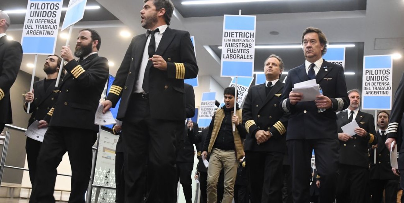 Pilotos se manifestaron en Aeroparque