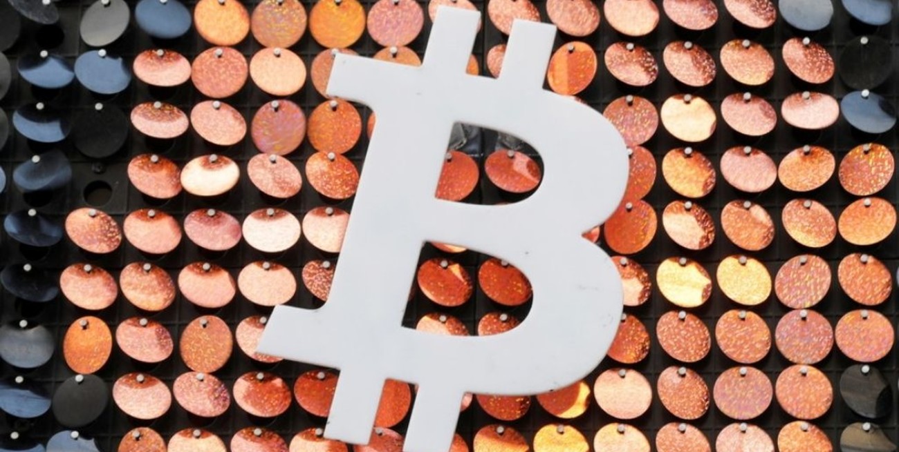 Tesla invierte 1.500 millones de dólares en Bitcoin