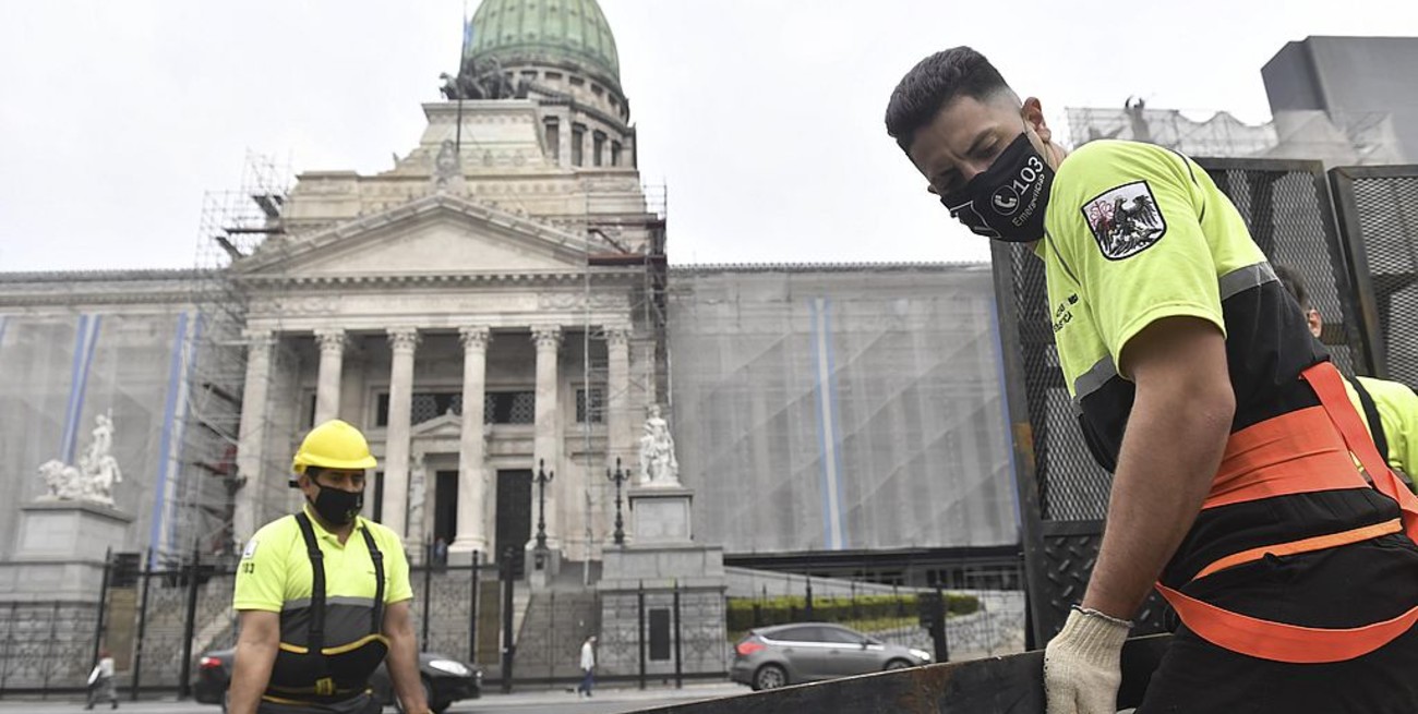 Tras el pedido de Cristina Kirchner, retiran el vallado instalado alrededor del Congreso