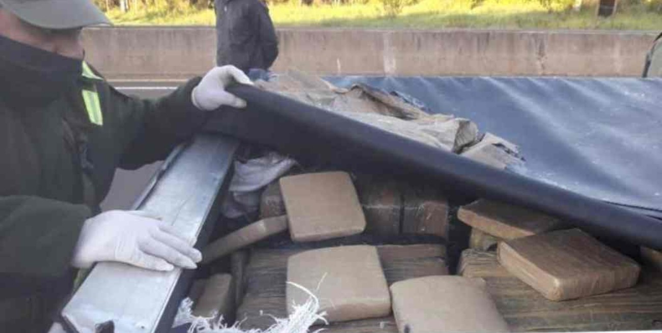Incautan más de tres toneladas de marihuana prensada en Misiones