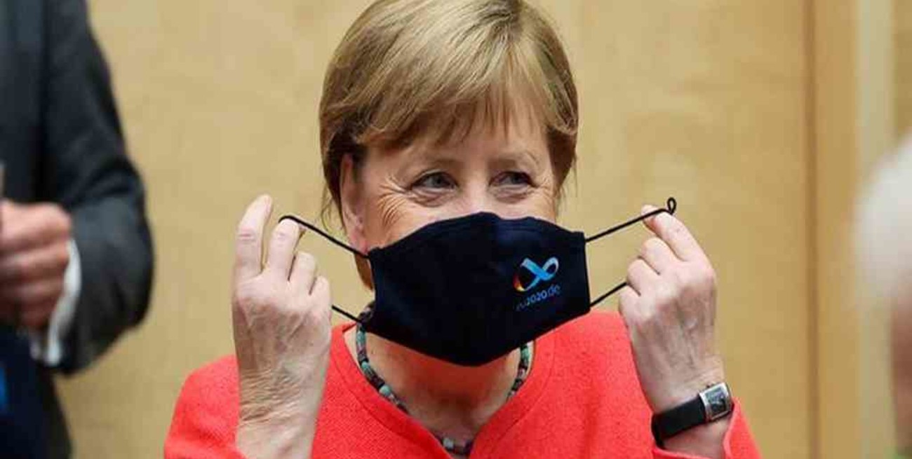Para Merkel, el uso de mascarilla es "irrenunciable" para contener la pandemia