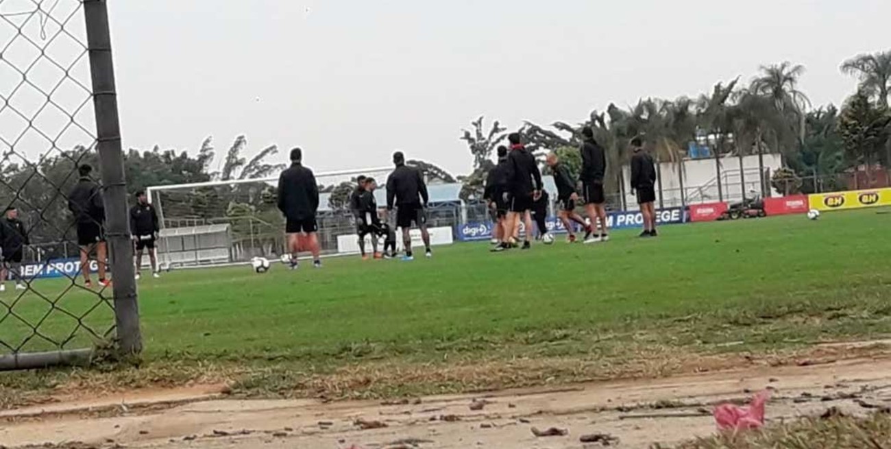 Colón repetiría la formación que le ganó a Atlético Mineiro en Santa Fe pero...