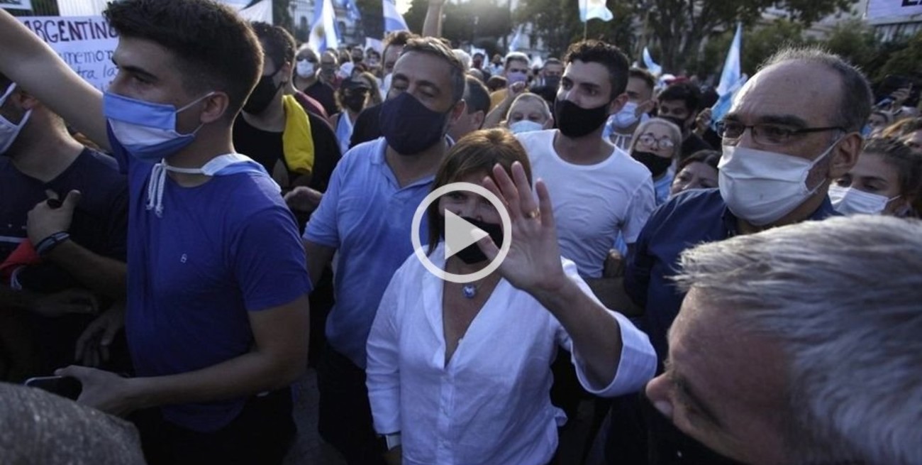 La oposición marcha en todo el país en repudio al Vacunatorio VIP