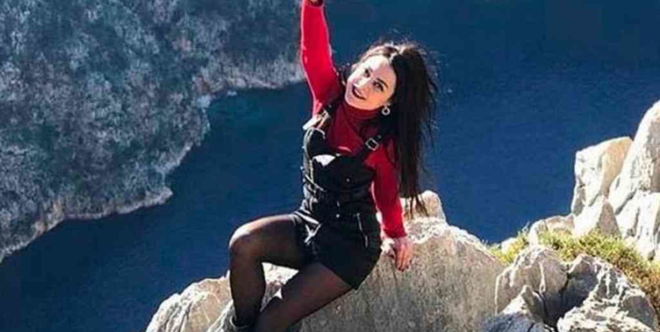 Turquía: se sacaba fotos festejando el fin de la cuarentena y cayó al vacío