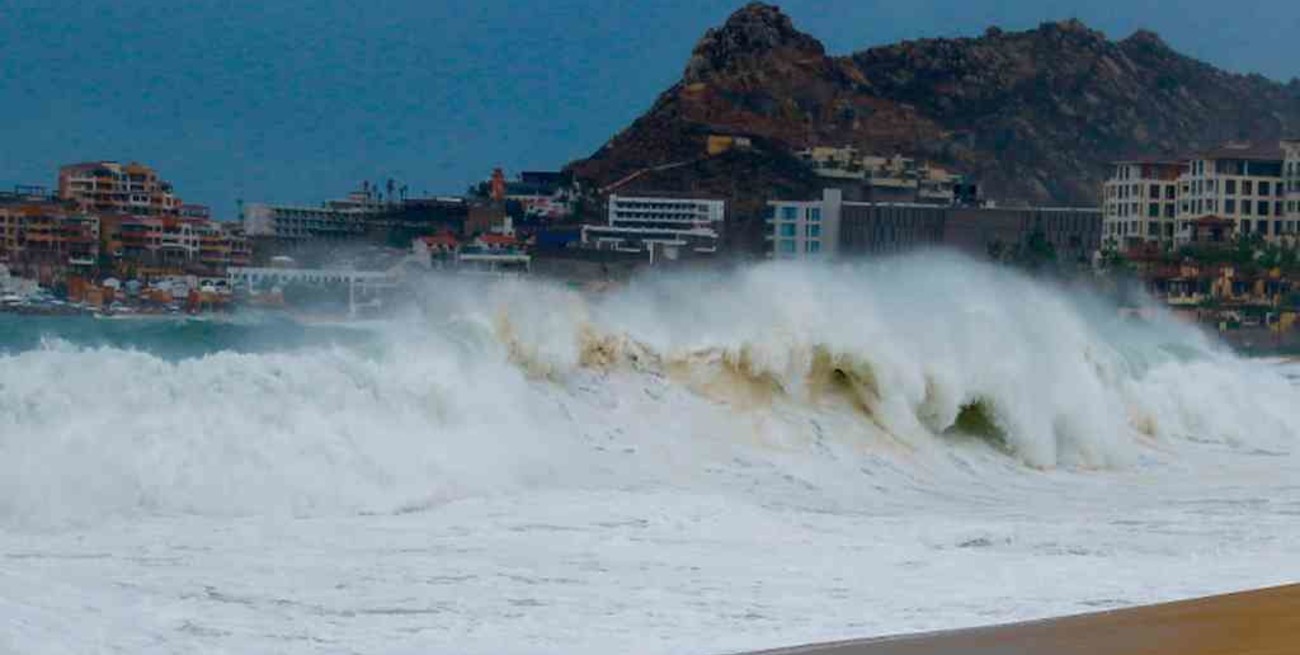 El huracán Genevieve dejó al menos seis muertos en México