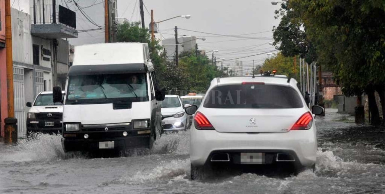 Colectivos retoman sus servicios tras la suspensión por la lluvia