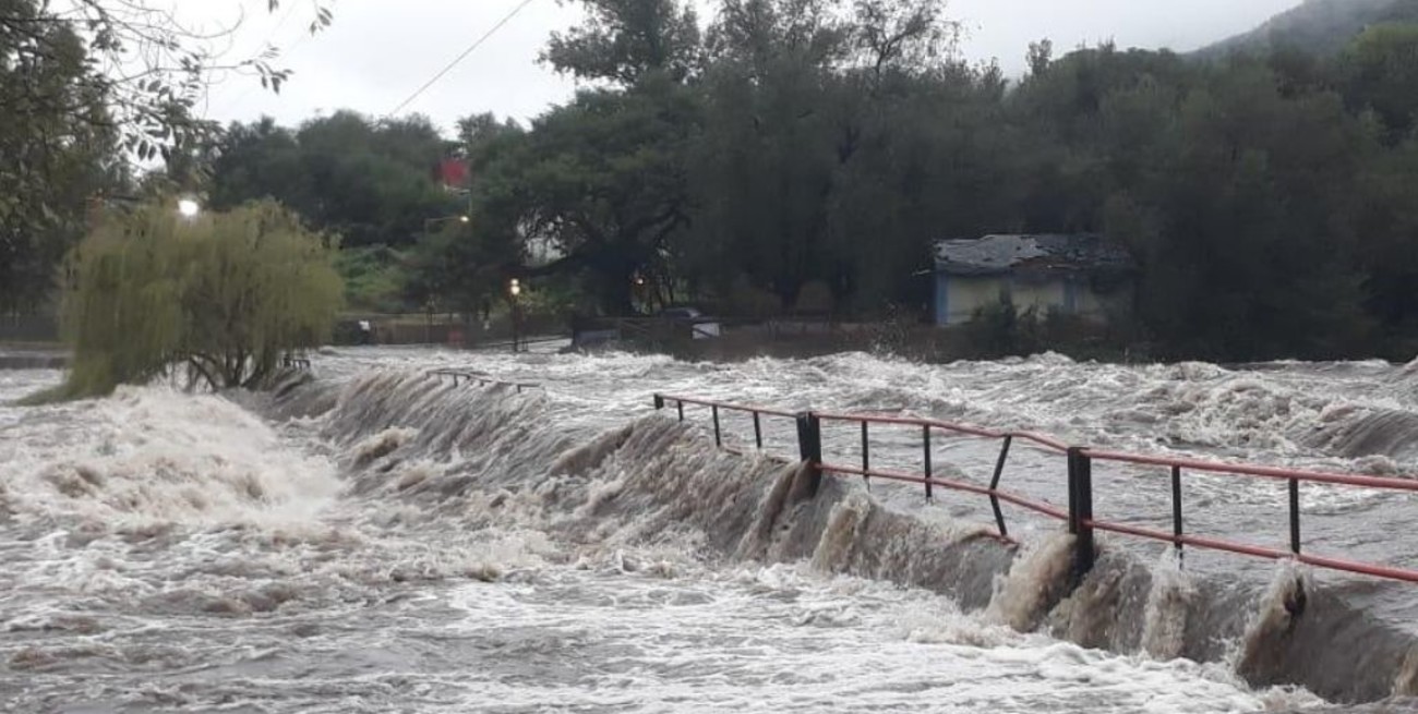 Video: impactantes crecidas en ríos de las Sierras de Córdoba