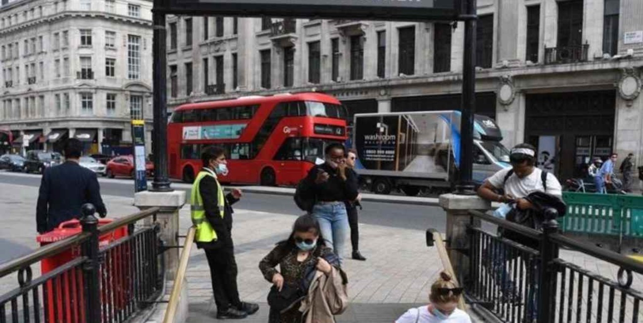 Londres no reportó muertes por coronavirus en un día por primera vez en seis meses 