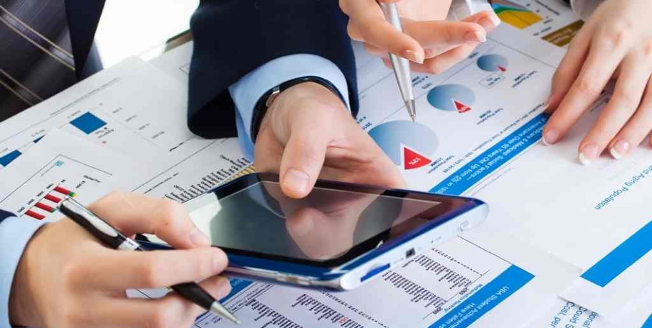 Qué hacer con las inversiones: pesos, dólares, ladrillos, criptomonedas, acciones o bonos