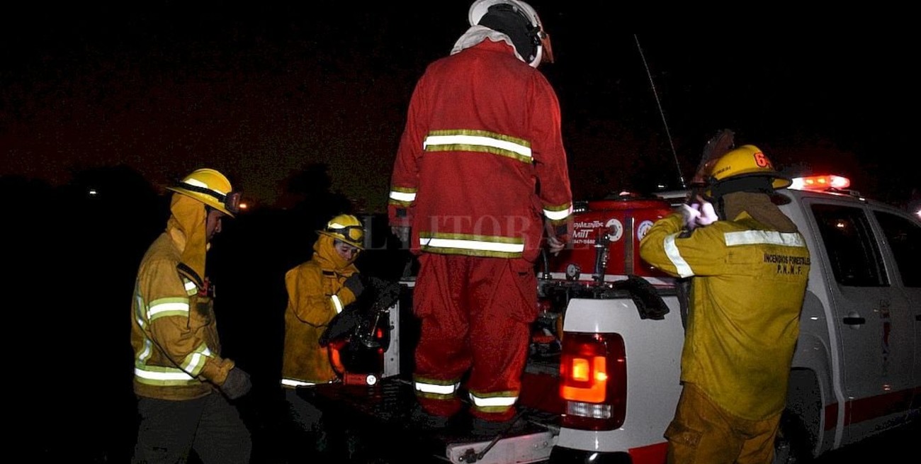 Bomberos sofocaron un incendio de pastizales en inmediaciones del CARD