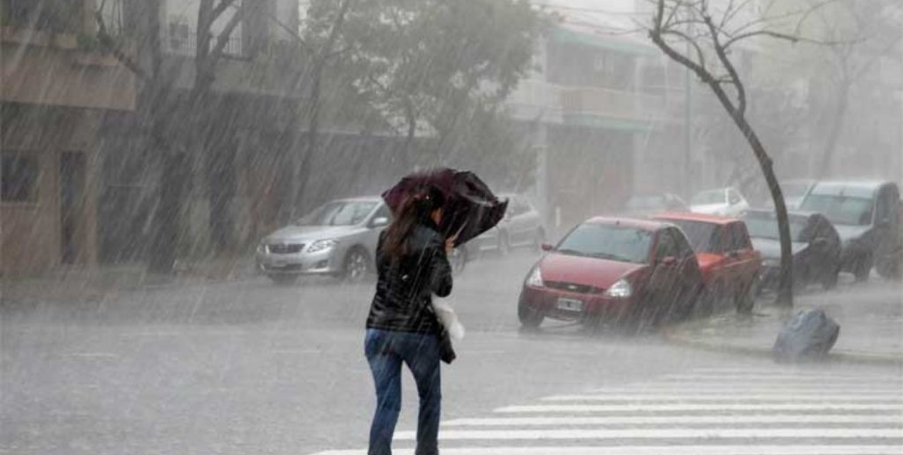 Video: así se vio el cielo de Rosario con la tormenta del fin de semana
