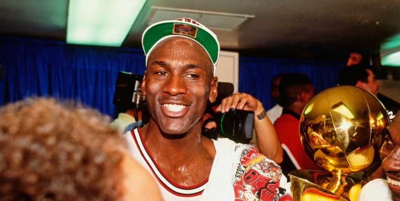 Jordan cumple 58 años y dona 10 millones de dólares a personas sin seguro médico