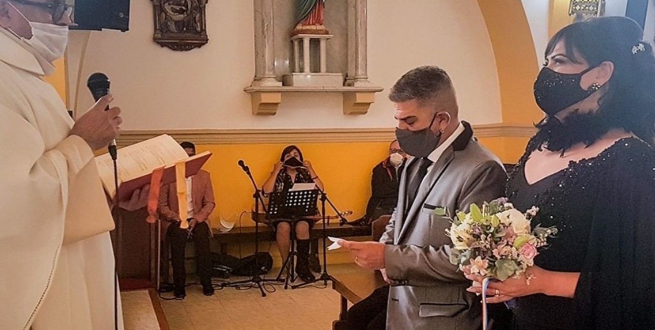Obispado cuestionó al cura que casó en Ushuaia a un hombre y a una mujer trans