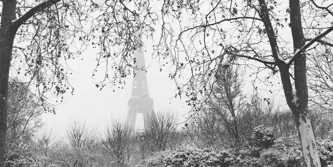 Nieva en París y se producen espectaculares postales