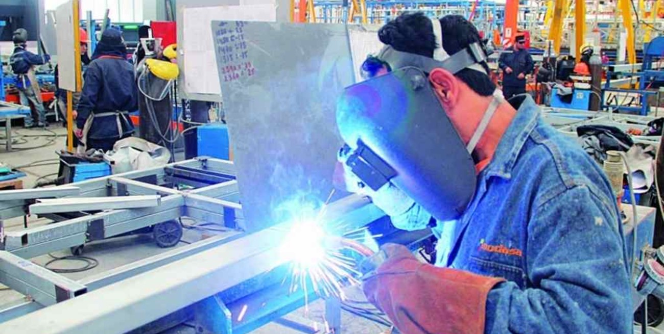 La UIA estimó una retracción en la producción industrial 2020 del 6,3%  