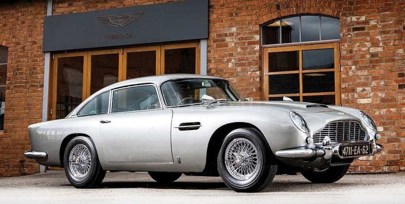 Subastarán el Aston Martin de James Bond en "Goldfinger" con todos sus gadgets