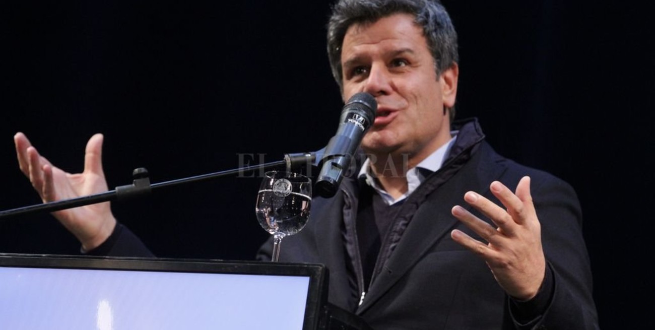 Facundo Manes pasó por Santa Fe y disertó sobre "liderazgo y creatividad"