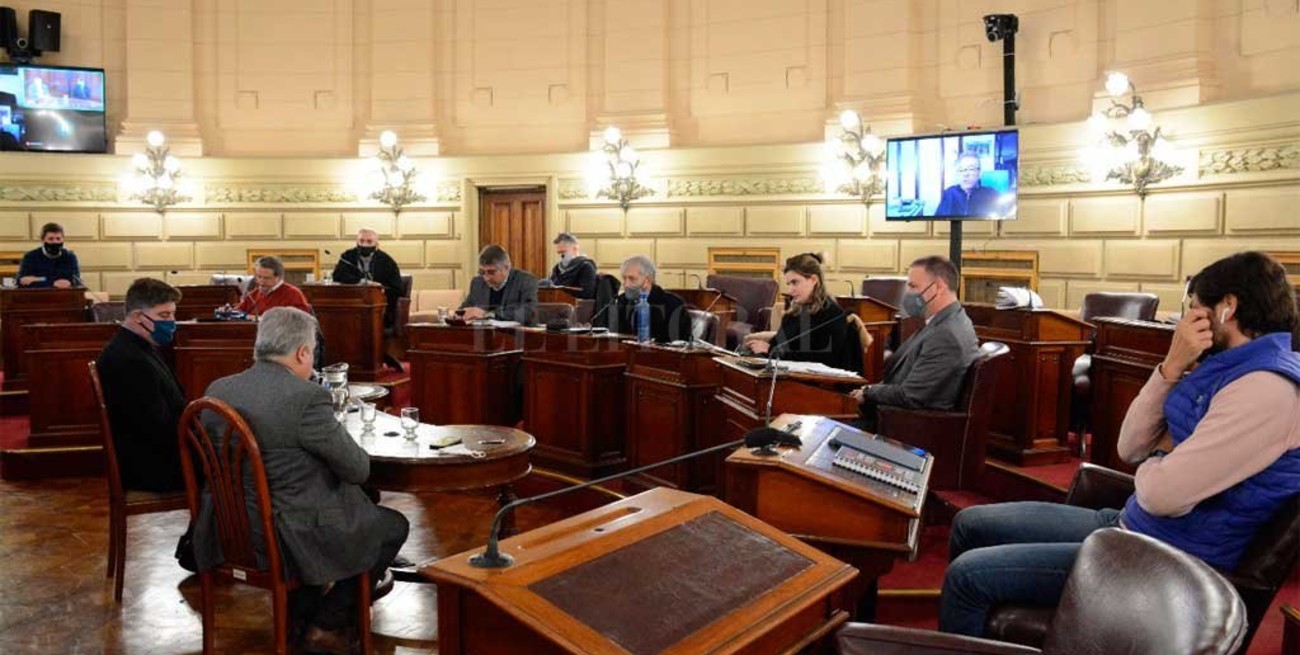 Blanco se defiende en la Legislatura