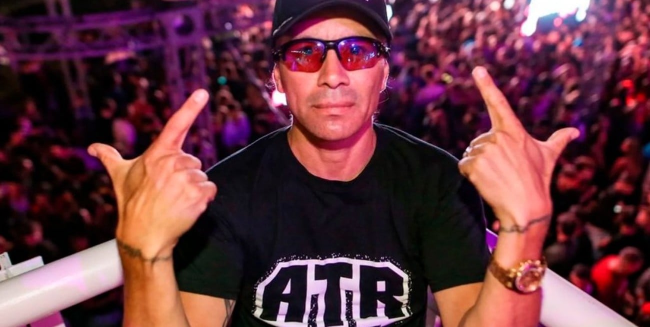 Pablo Lescano tocó frente a una multitud y clausuraron el boliche