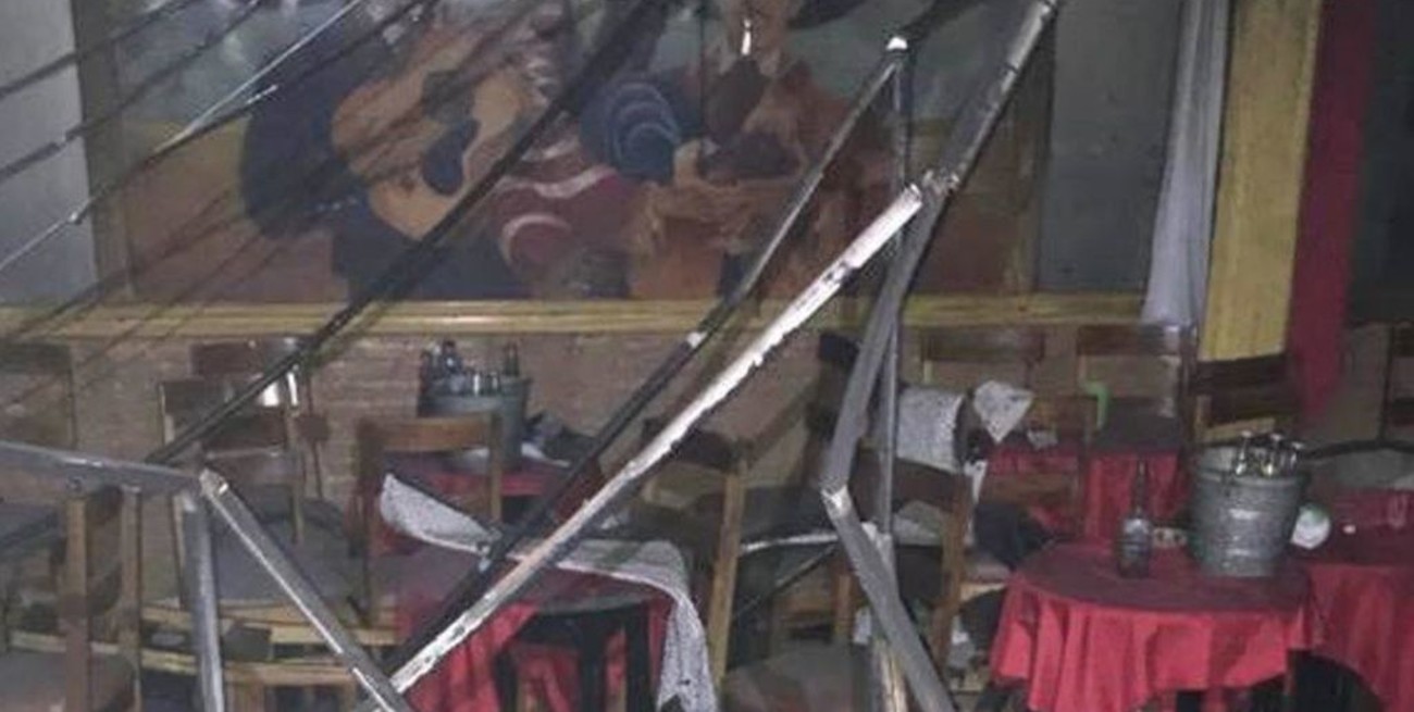 Al menos 23 muertos por un incendio en un bar de México que habría sido ataco