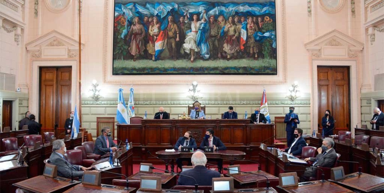 El Senado hizo un minuto de silencio por las víctimas de inseguridad y Traferri criticó en duros términos a Sain