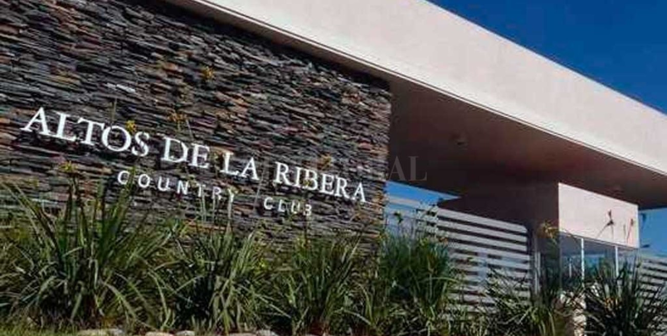 Robaron una caja fuerte llena del country Altos de La Ribera