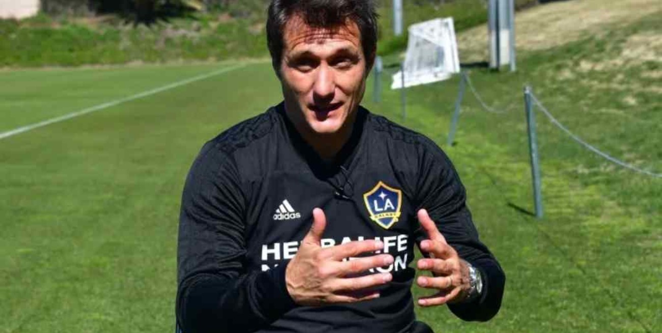 Barros Schelotto pide que Maradona sea "fuente de consulta" en Gimnasia