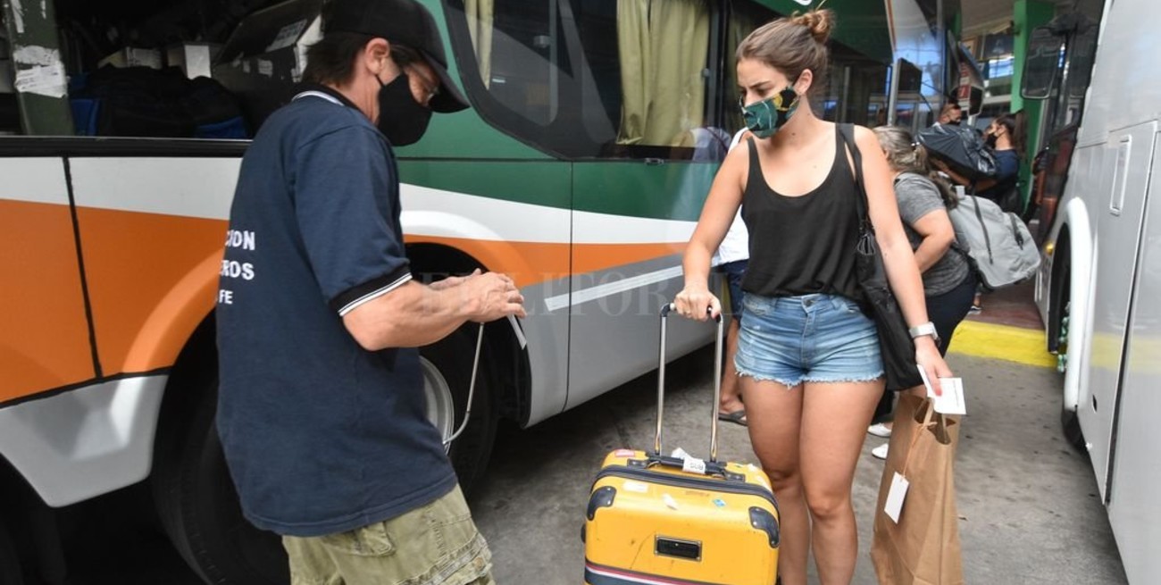 Otorgan compensación de emergencia por 900 millones a transporte de larga distancia