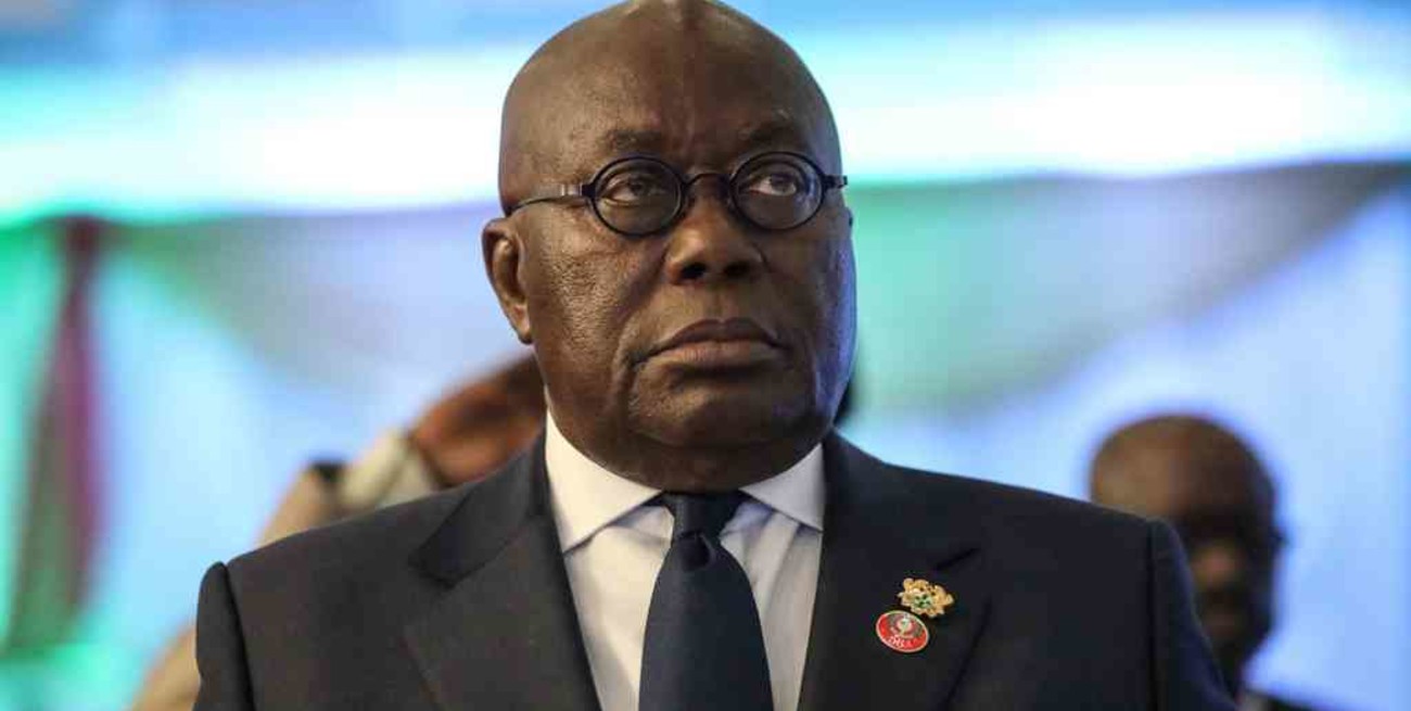 El Presidente de Ghana recibió la primera vacuna Covax en el mundo