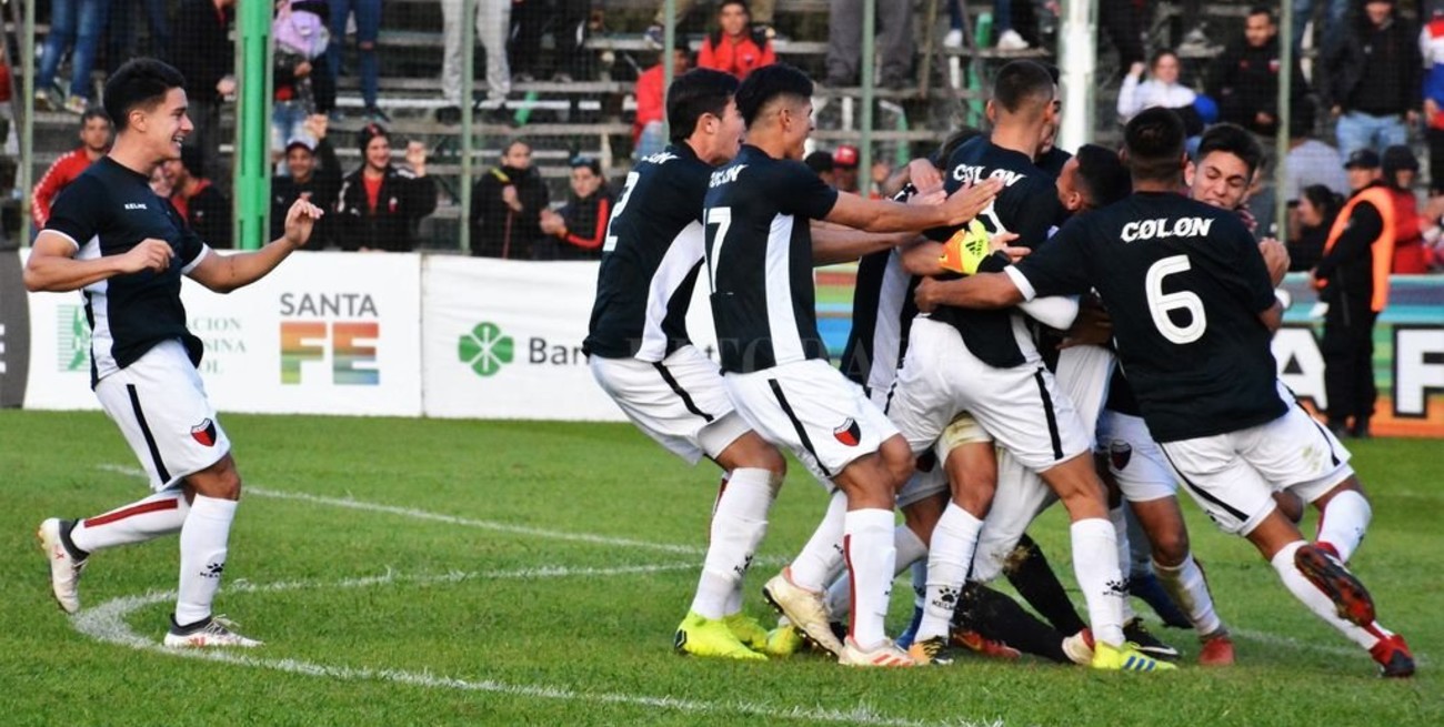 ¡Vamos los pibes!: Colón  a semi en Copa Santa Fe 