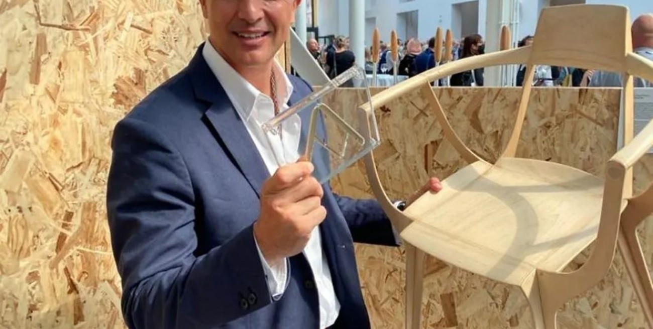 Una silla desarrollada por un argentino ganó el premio más importante de diseño en Milán