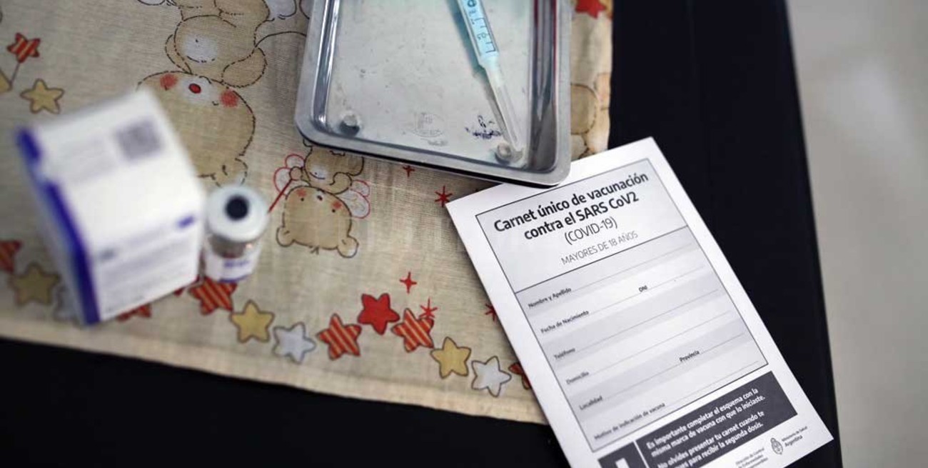 Cafiero aseguró que Argentina está entre los países que más ha vacunado pero ¿es así?